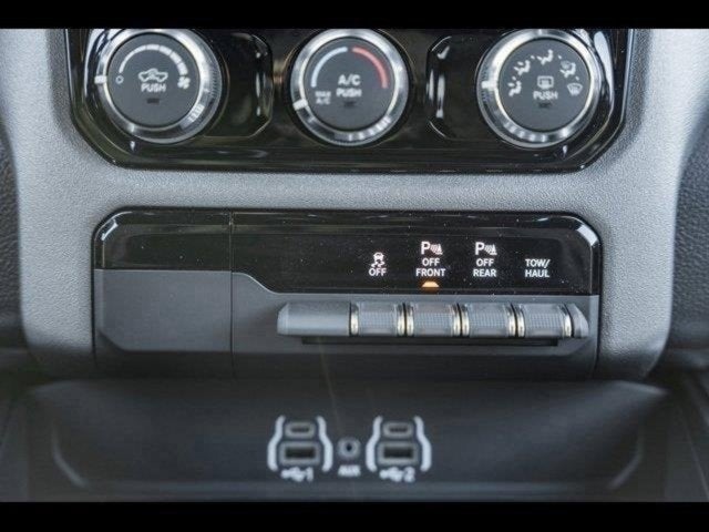 2025 RAM Ram 1500 RAM 1500 BIG HORN CREW CAB 4X4 5'7' BOX