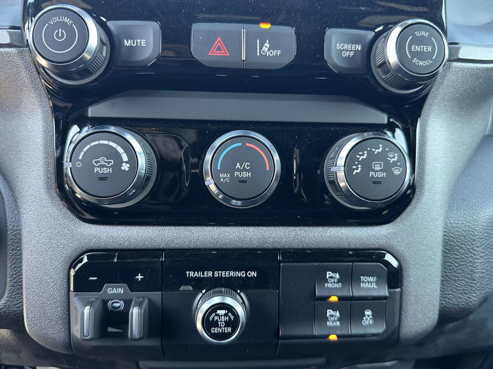 2027 RAM Ram 1500 RAM 1500 WARLOCK CREW CAB 4X4 5'7' BOX