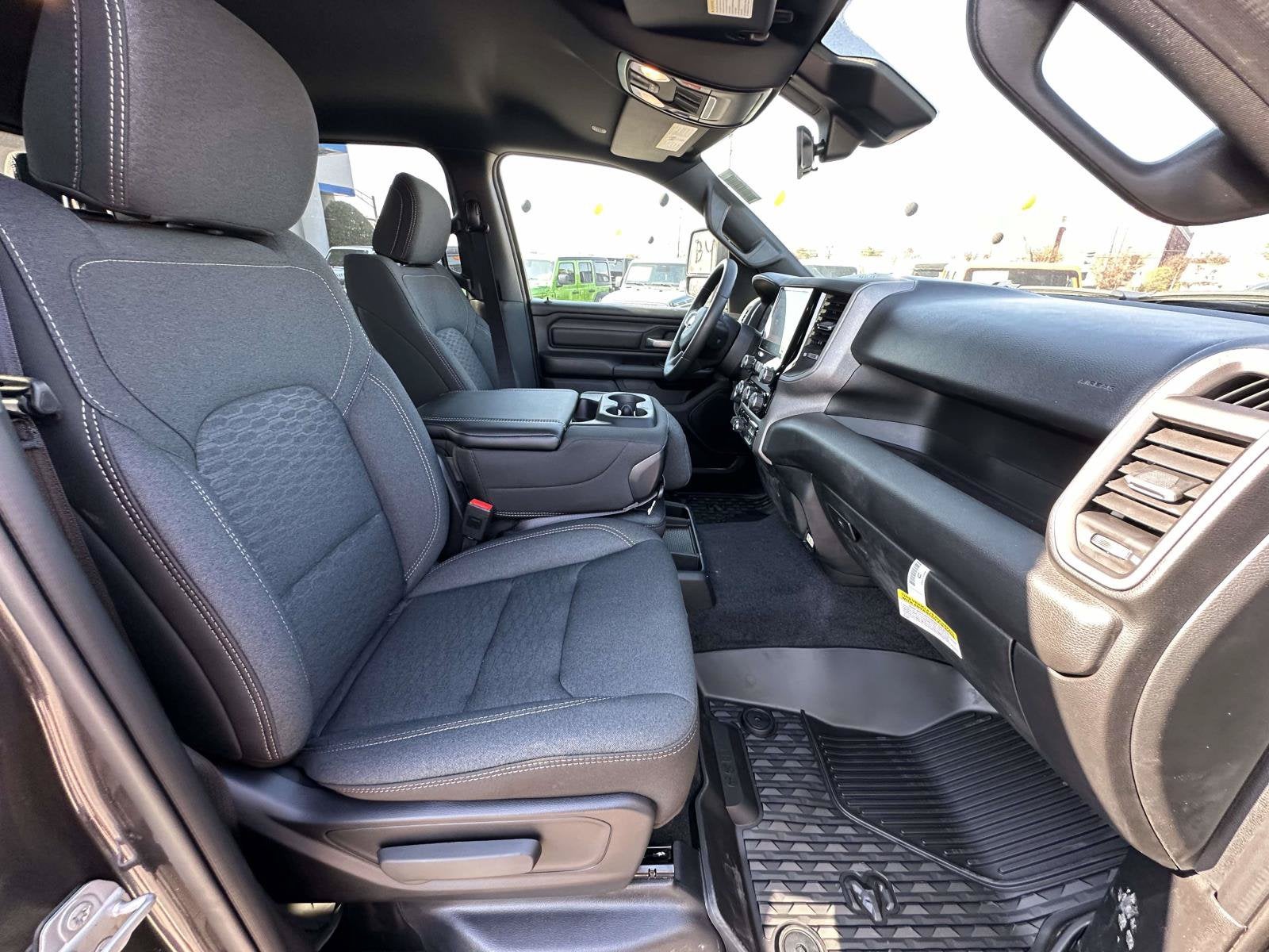 2027 RAM Ram 1500 RAM 1500 WARLOCK CREW CAB 4X4 5'7' BOX