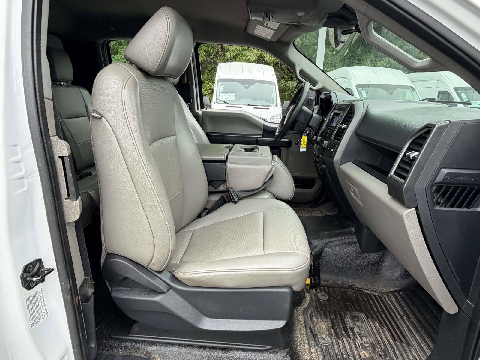 2022 Ford Super Duty F-550 DRW XL