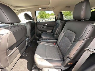 2024 Nissan Pathfinder Platinum