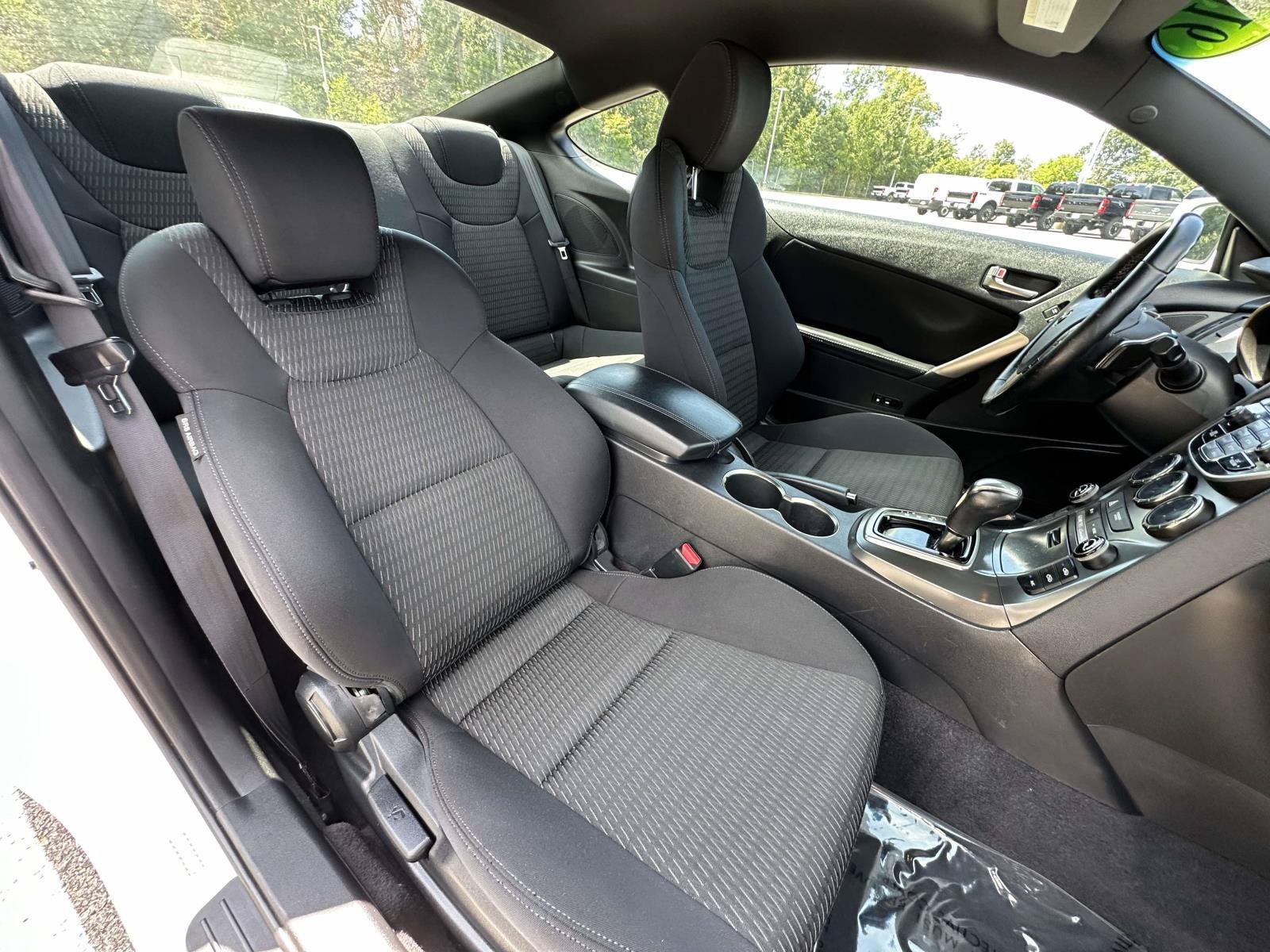 2016 Hyundai Genesis Coupe 3.8L Base