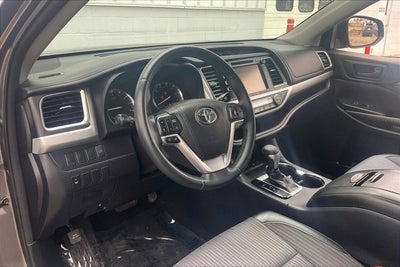 2016 Toyota HIGHLANDER LE Plus