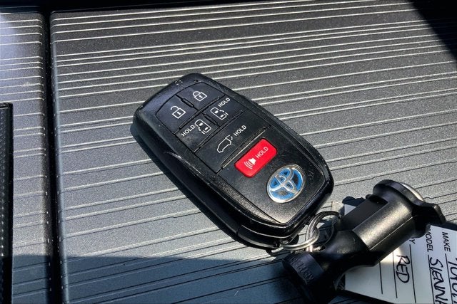 2025 Toyota Sienna XLE