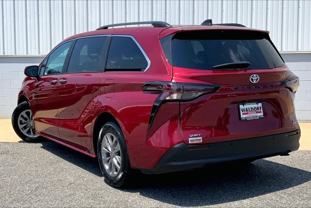 2025 Toyota Sienna XLE