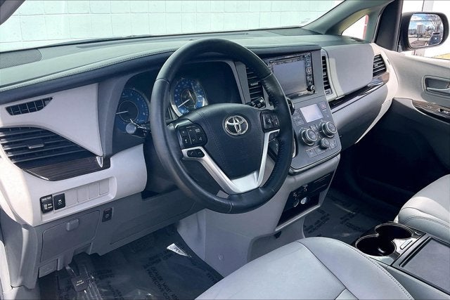 2019 Toyota SIENNA XLE 3.5L XLE