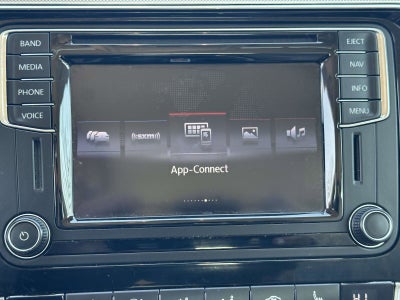2017 Volkswagen Passat 1.8T SE w/Technology