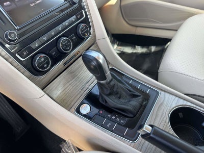 2017 Volkswagen Passat 1.8T SE w/Technology