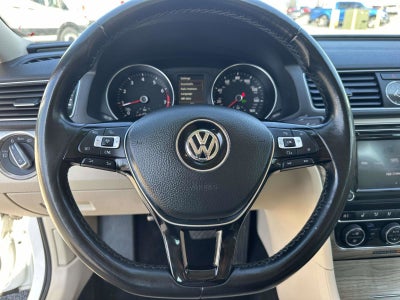 2017 Volkswagen Passat 1.8T SE w/Technology