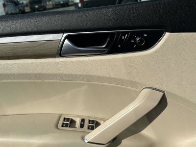 2017 Volkswagen Passat 1.8T SE w/Technology