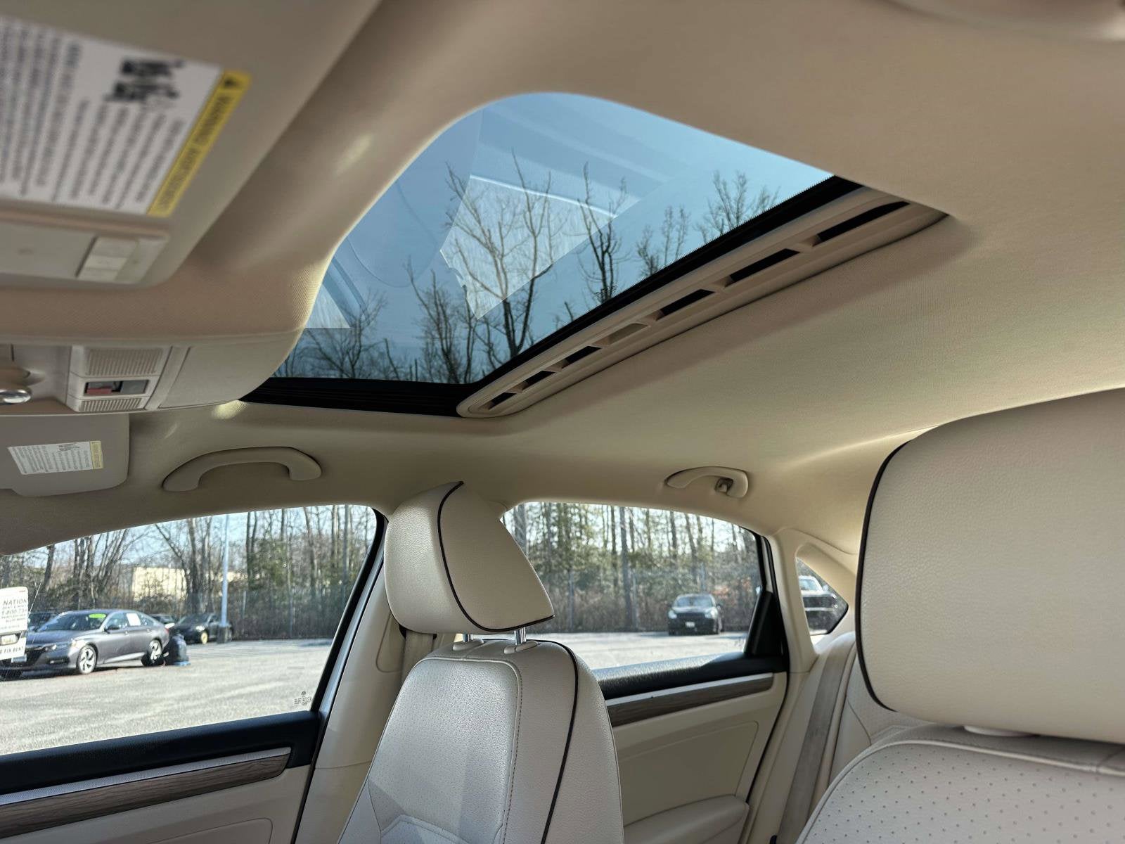 2017 Volkswagen Passat 1.8T SE w/Technology