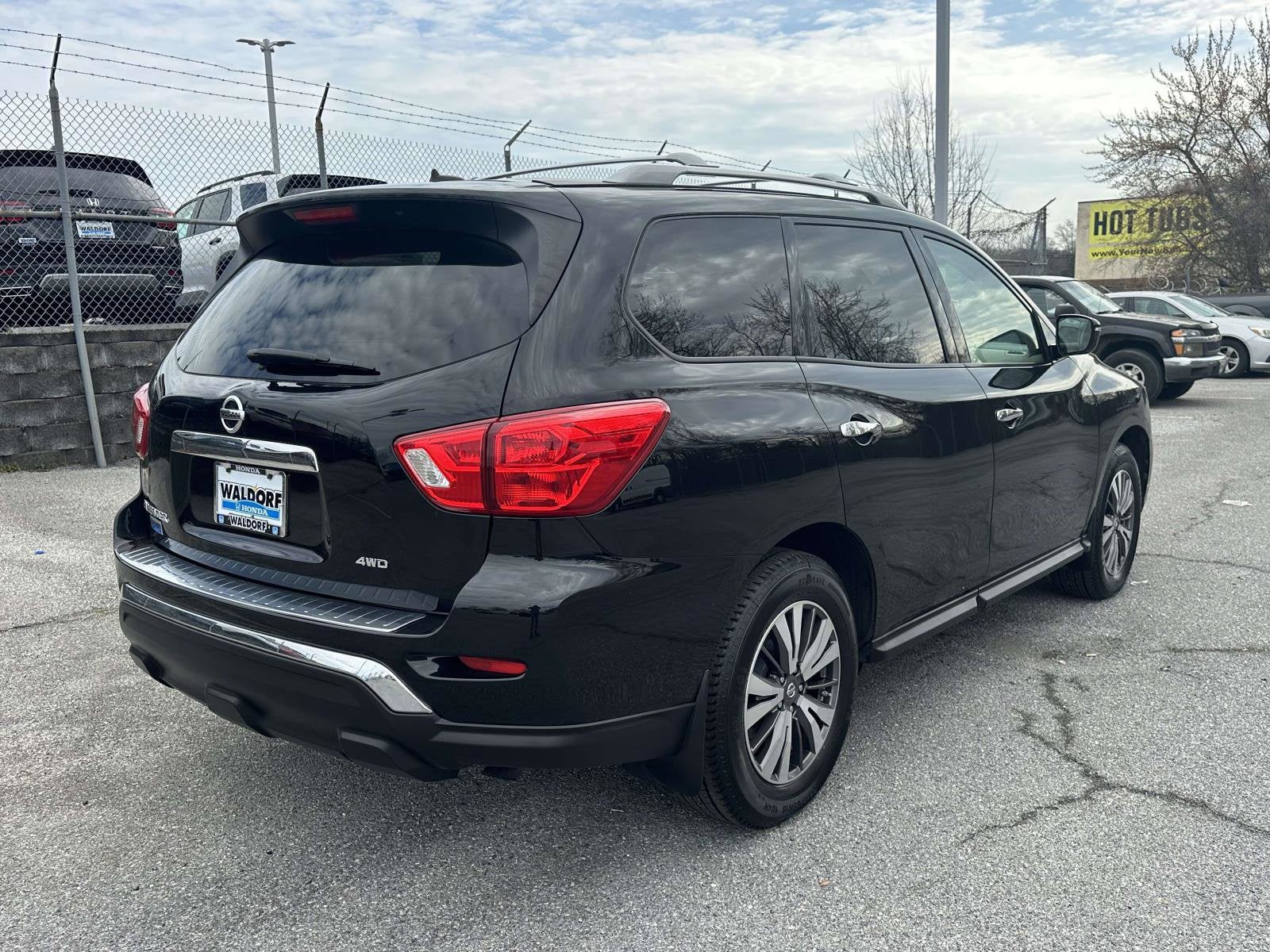 2017 Nissan Pathfinder S