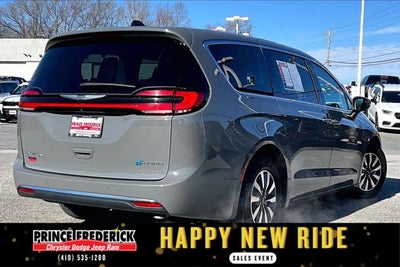 2023 Chrysler Pacifica Hybrid Touring L