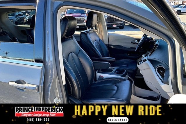 2023 Chrysler Pacifica Hybrid Touring L