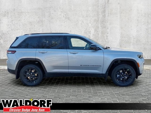 2026 Jeep Grand Cherokee Laredo Altitude