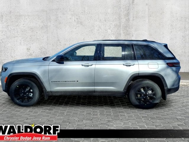 2026 Jeep Grand Cherokee Laredo Altitude