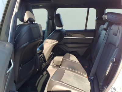 2026 Jeep Grand Cherokee Laredo Altitude