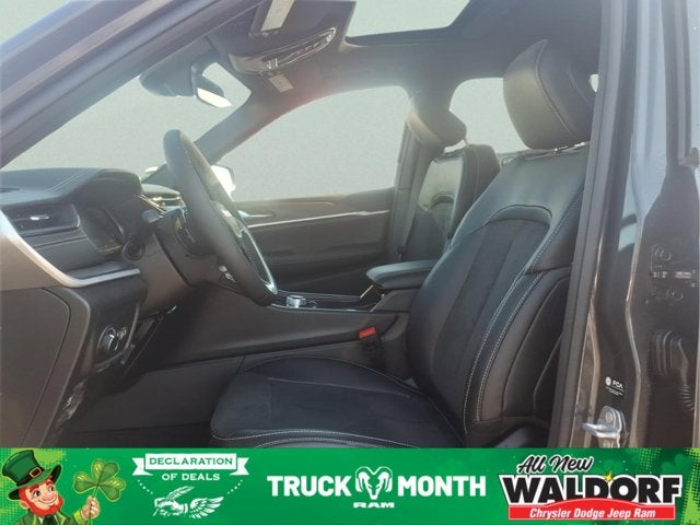 2026 Jeep Grand Cherokee Laredo Altitude