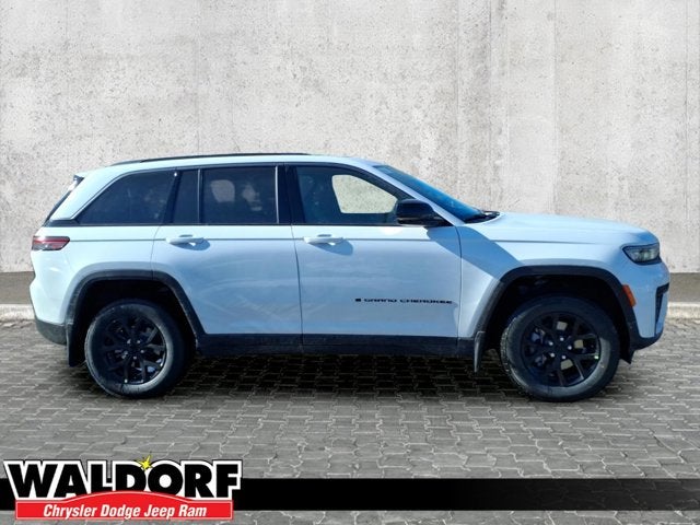 2026 Jeep Grand Cherokee Laredo Altitude