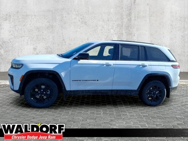 2026 Jeep Grand Cherokee Laredo Altitude