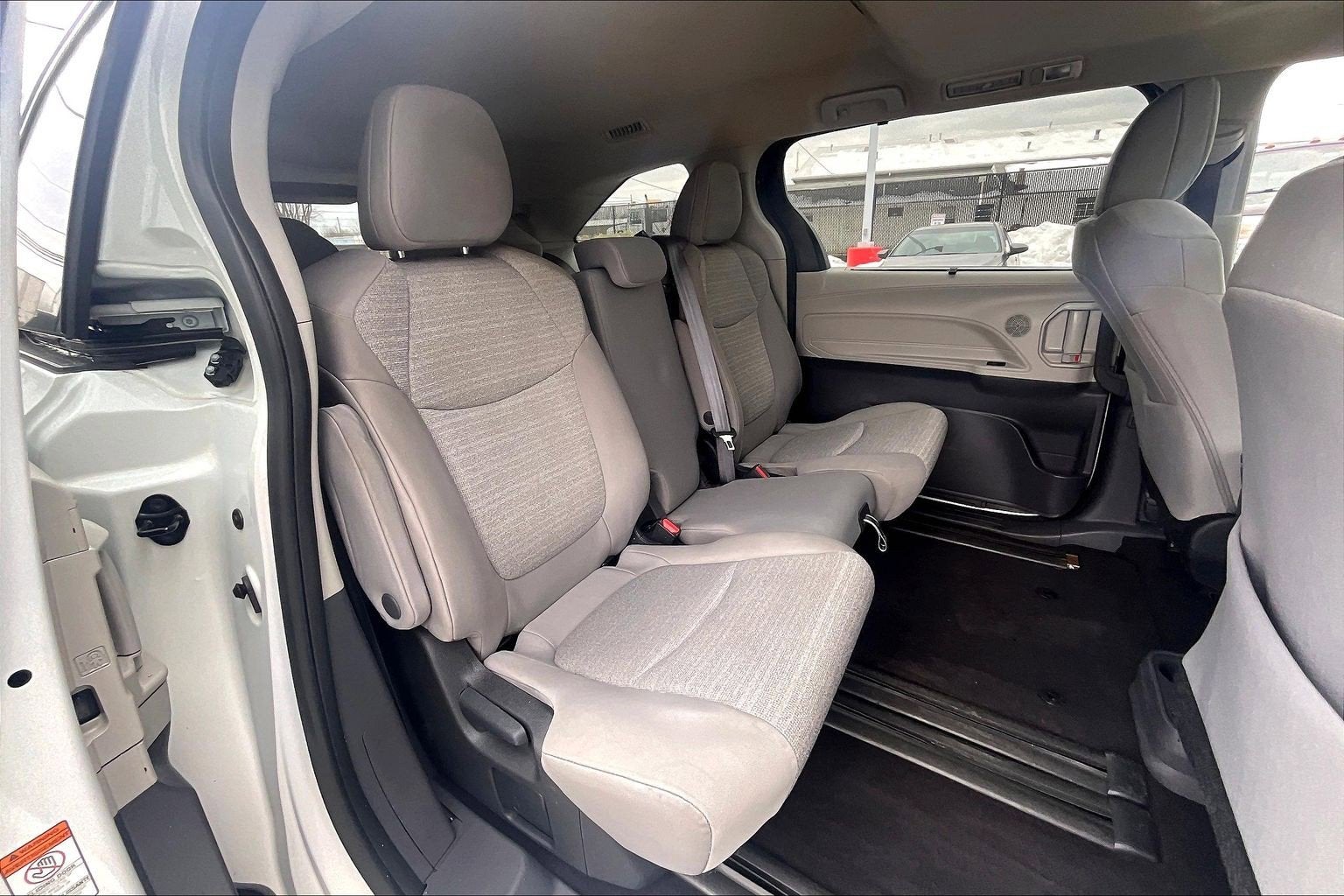 2023 Toyota Sienna LE