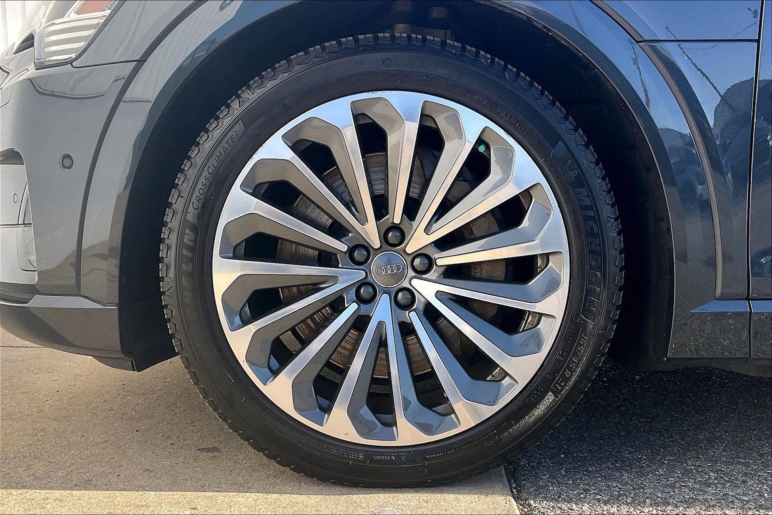 2019 Audi e-tron Prestige