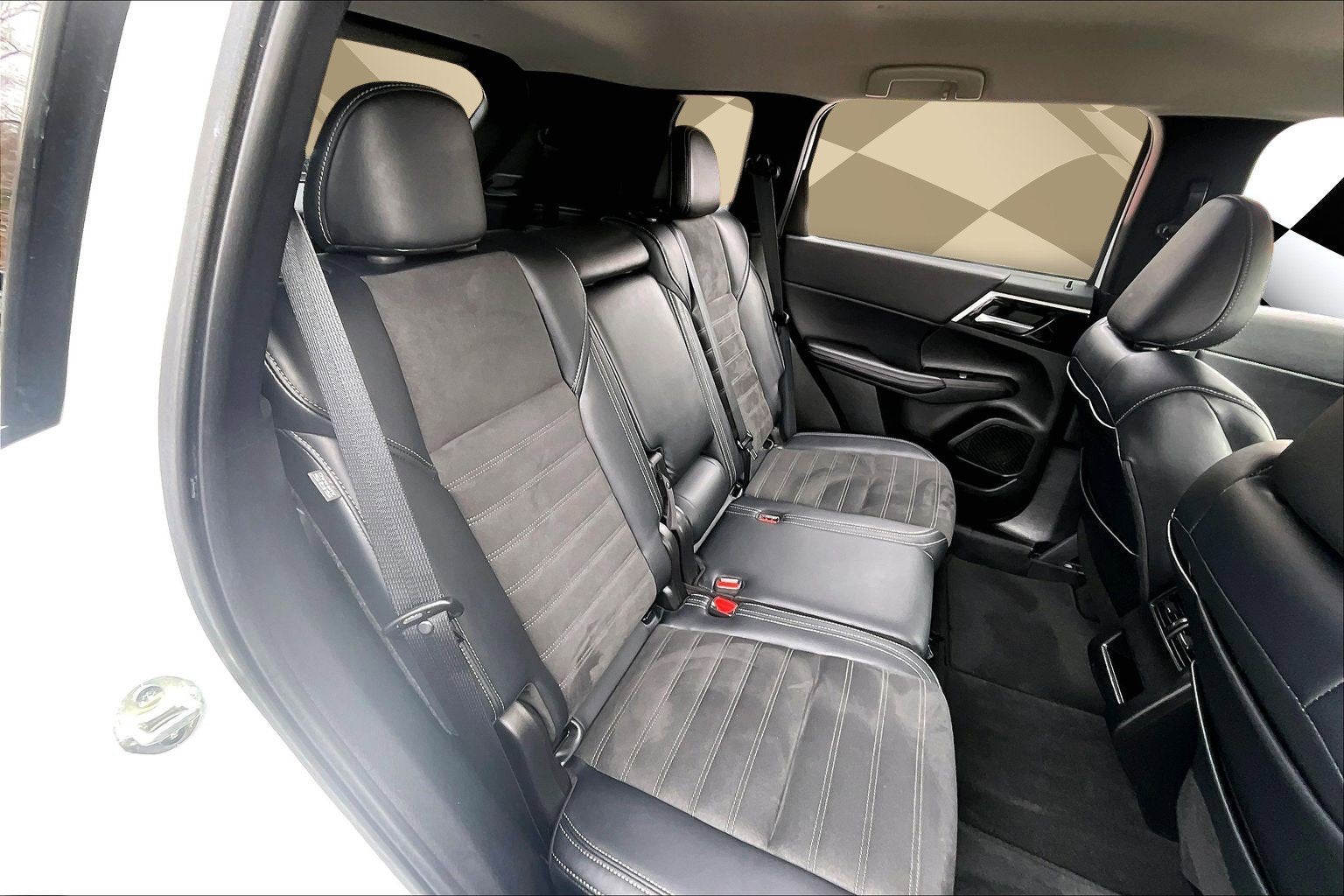 2023 Mitsubishi Outlander SE